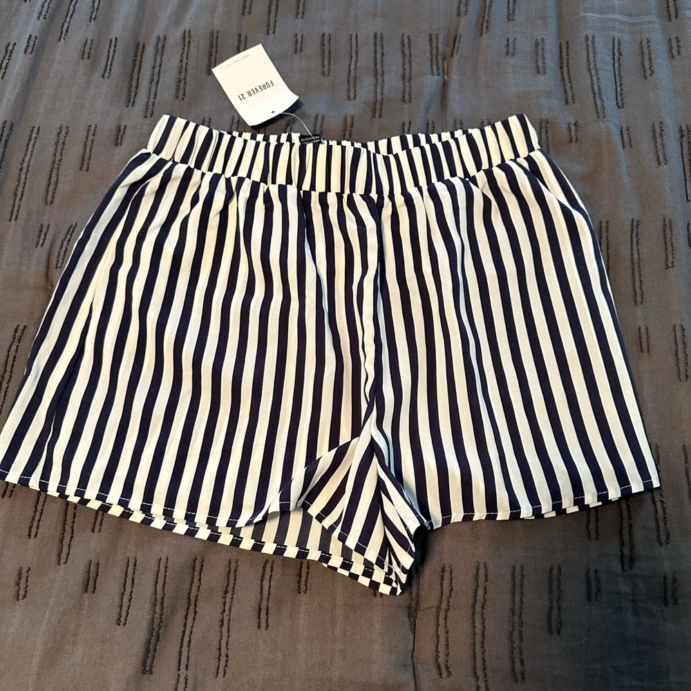 Forever 21 strips shorts brand new with tag